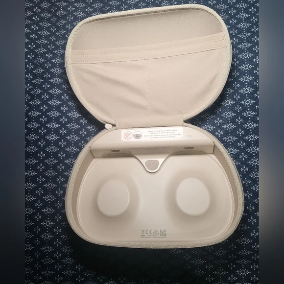 Eufy Breast Pump Charger Case - Picture 3 of 10